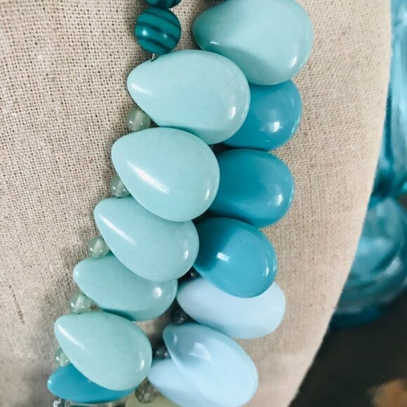 💜 Stella & Dot Delilah Shades of Turquoise Statement Necklace RETIRED - Picture 5 of 7